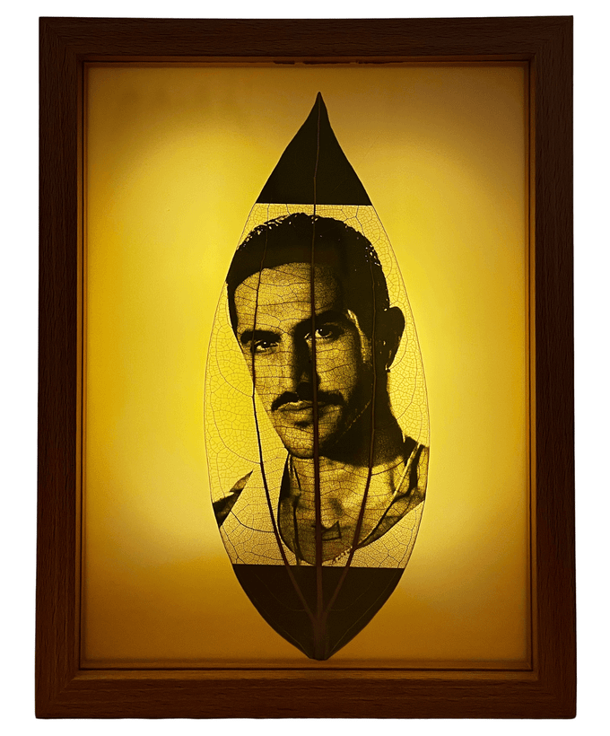 بهترین ایده کادو و هدیه عاشقانه – قاب دستساز با حک تصویر روی برگ طبیعی و طراحی هنری